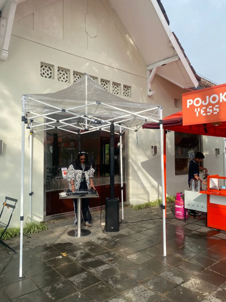 Suasana disko siang hari