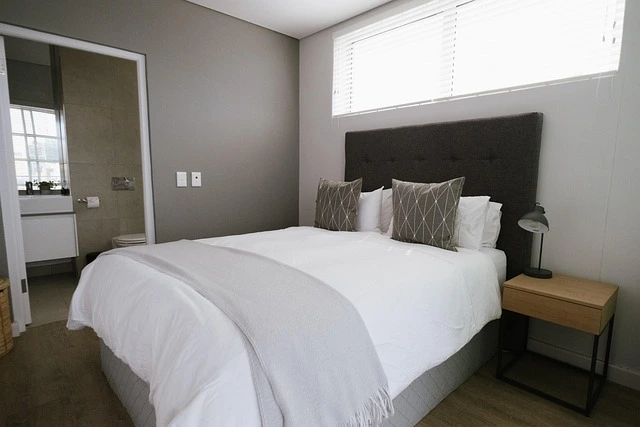 Kamar hotel tanpa guling