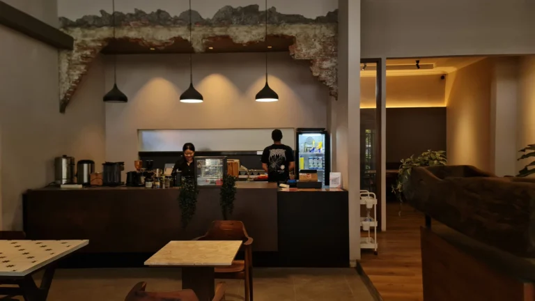 Cafe GenZ Koh Oen di Jalan Aruna No. 7